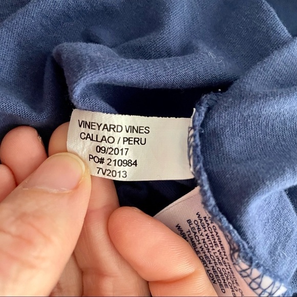 Vineyard Vines Happy Holidays Santa Whale Navy Blue Long Sleeved Tee Large 14 - Picture 4 of 8